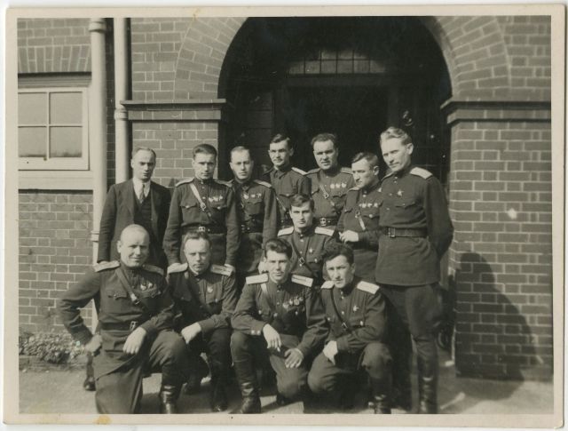 Soviet_Pilots_In_Errol_1943